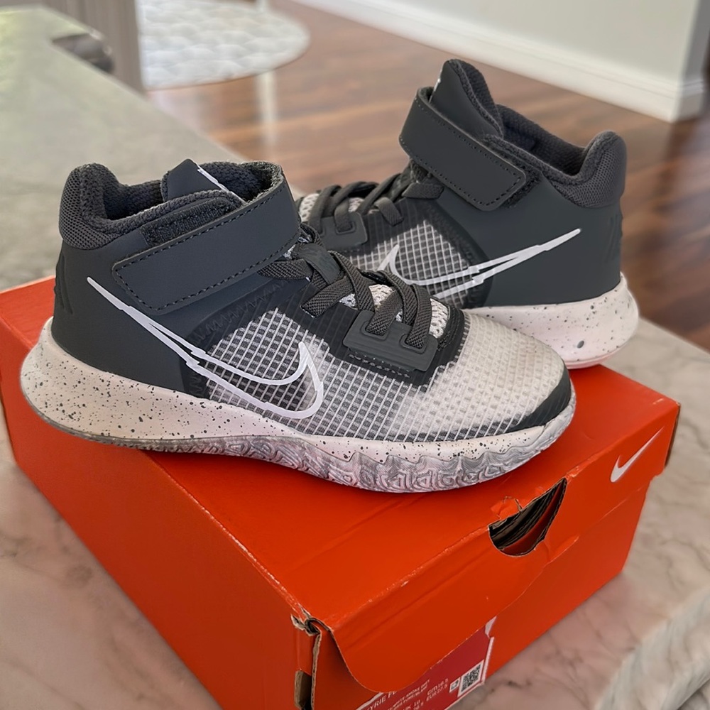 Nike boys toddler sneakers size 10.5